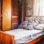 Idosa morre atingida por guarda-roupas ao tentar limpar móvel  em Minas