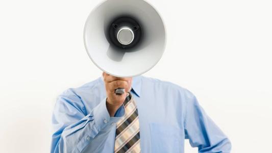 Imagem ilustrativa - Homem com megafone
