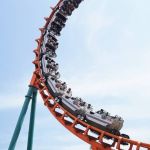 Montanha-russa sai dos trilhos, mata uma pessoa e fere outras nove na Suécia  