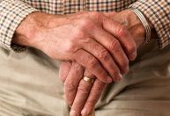 Tempo seco agrava doenças respiratórias em idosos; veja cuidados