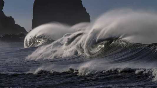 Imagem ilustrativa - ondas do mar