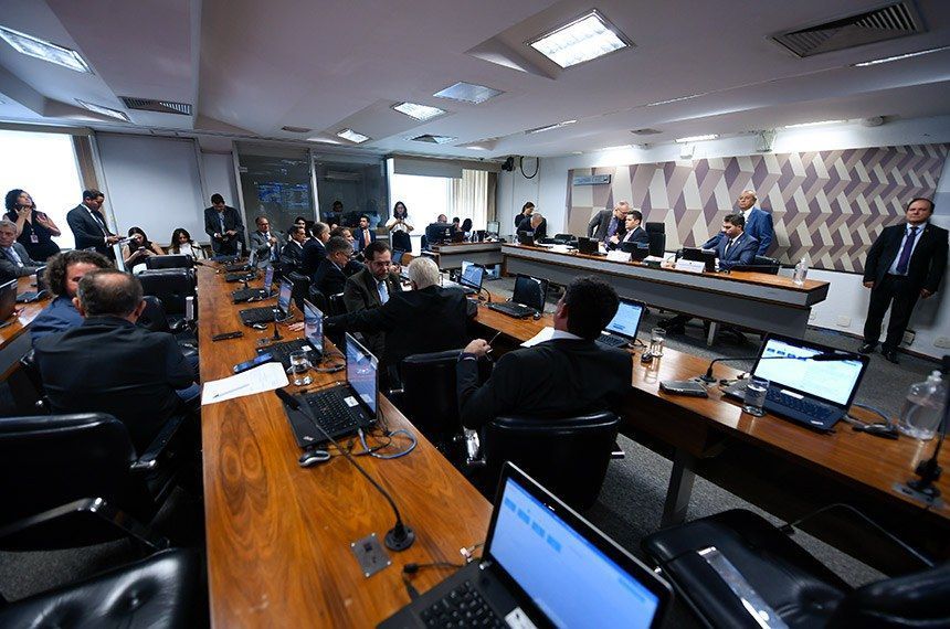6x1: Autor da PEC espera promulgação até 15 de julho