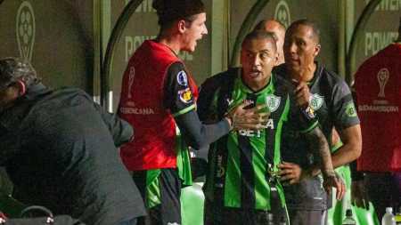 Imagem mostra discussão no banco de reservas do América