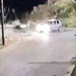 Vídeo: motociclista ‘voa’ após bater em carro em rua no interior de Minas