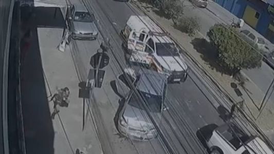 Imagem mostra o momento da abordagem policial