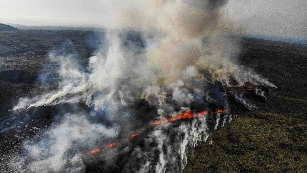 Vulcão próximo a capital da Islândia entra em erupção e região tem tremores de terra