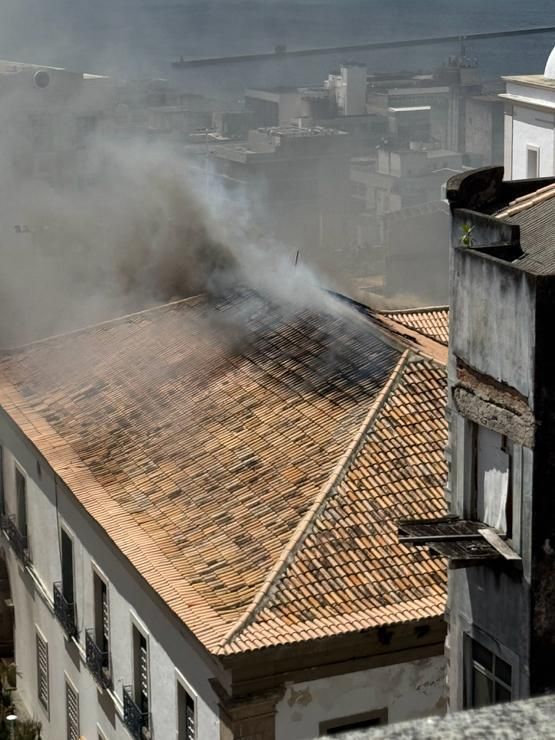 Vídeo: Câmara Municipal de Salvador é evacuada após incêndio