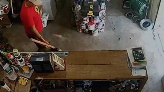 Imagens da loja mostram o suspeito comprando lona e pá minutos antes do empresário desaparecer