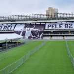 Imprensa tem acesso à parte interna da Vila, que se prepara para velório de Pelé; confira