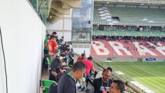 Imagens da tribuna de imprensa do Independência