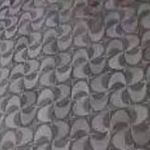 Vídeo: vira-lata caramelo ataca novamente e 'furta' biquíni cor-de-rosa de loja no interior de Minas