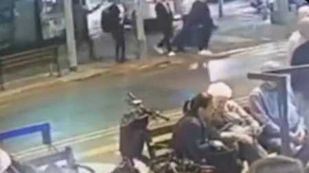 Imagens de câmeras de segurança mostram momento do ataque