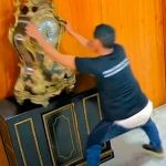 Suíços se oferecem para consertar relógio destruído em manifestações no Planalto