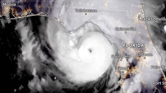 Imagens de satélite mostram o furação em tempo real