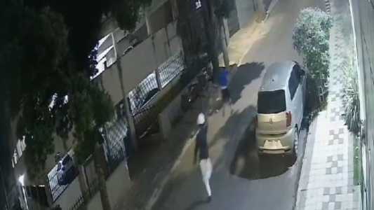 Imagens do circuito de segurança mostram o momento do crime