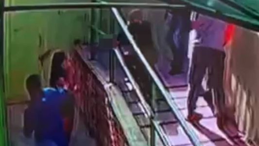 Imagens do circuito de segurança mostram o momento do crime