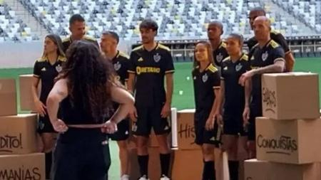 Imagens do vídeo de lançamento da camisa foram vazadas na internet