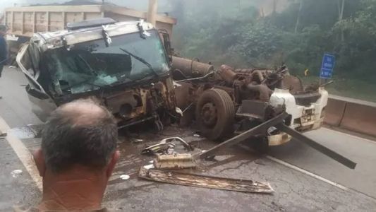 Imagens enviadas à Itatiaia por ouvintes mostram veículos