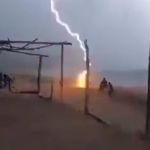 Vídeo: raio mata duas pessoas e deixa outra ferida em praia no México
