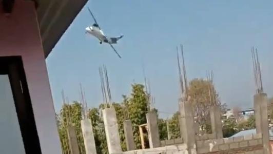 Imagens mostram avião inclinando antes de cair no Nepal