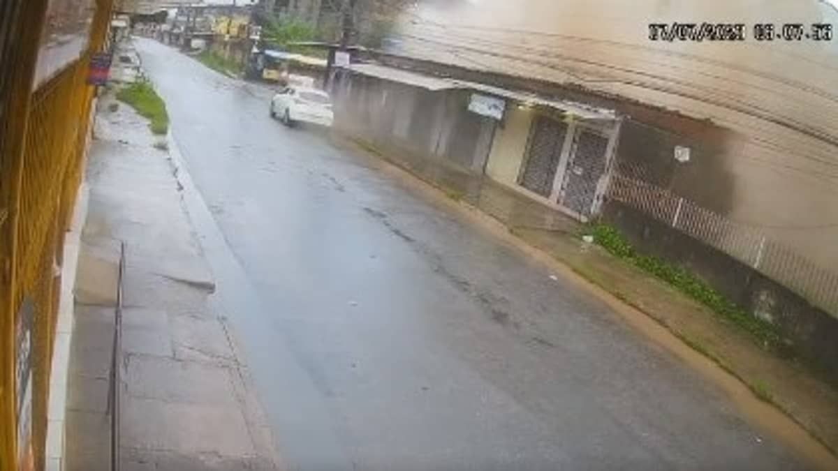 Vídeo: prédio desaba na Grande Recife e deixa soterrados