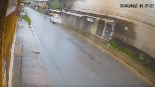 Imagens mostram momento exato em que prédio desaba na região metropolitana do Recife