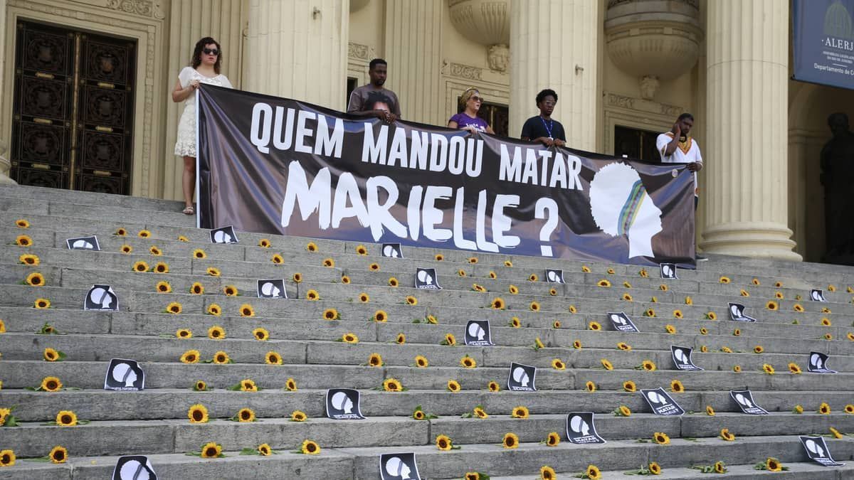 Mulher de ex-bombeiro foi à casa de Ronnie Lessa 6 dias após assassinato de Marielle Franco