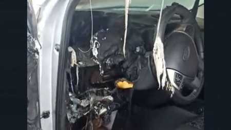 Imagens mostram que o interior do veículo ficou completamente destruído
