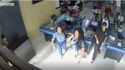 Imagens mostram reação de clientes e funcionários após mulher ser morta pelo ex dentro do supermercado