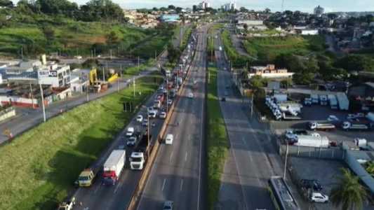 Imagens mostram trânsito no sentido RJ