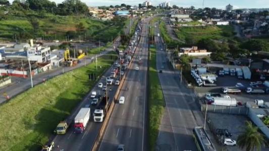 Imagens mostram trânsito no sentido RJ