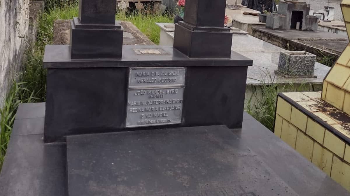 Moradores denunciam furto de imagens sacras em cemitério de Caeté 