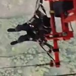 Vídeo: jovem amarrado a uma cadeira desafia gravidade e despenca de uma das pontes mais altas do mundo