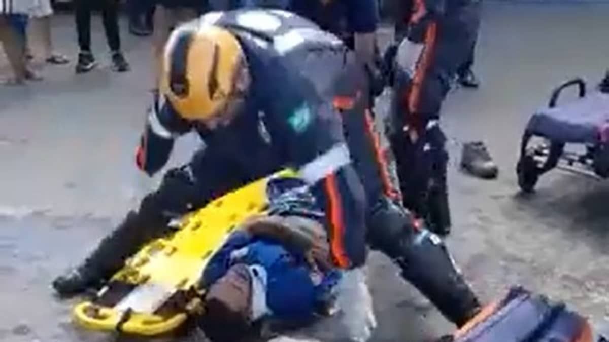 Socorrista que caiu sentado em cima paciente diz que incidente não é comum, mas 'acontece' 