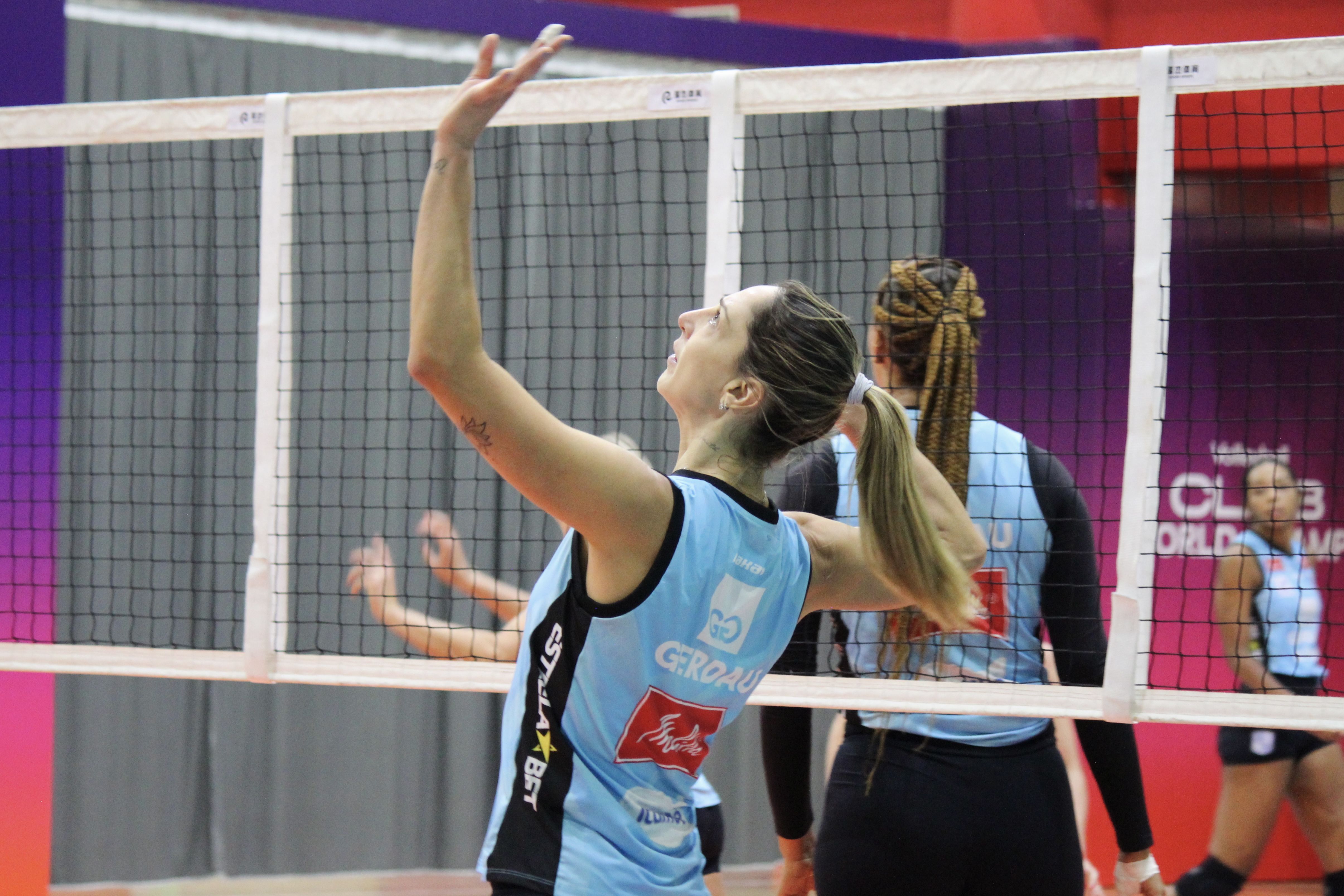Vôlei: com Carol Gattaz, Gerdau Minas finaliza primeiro treino na China para o Mundial