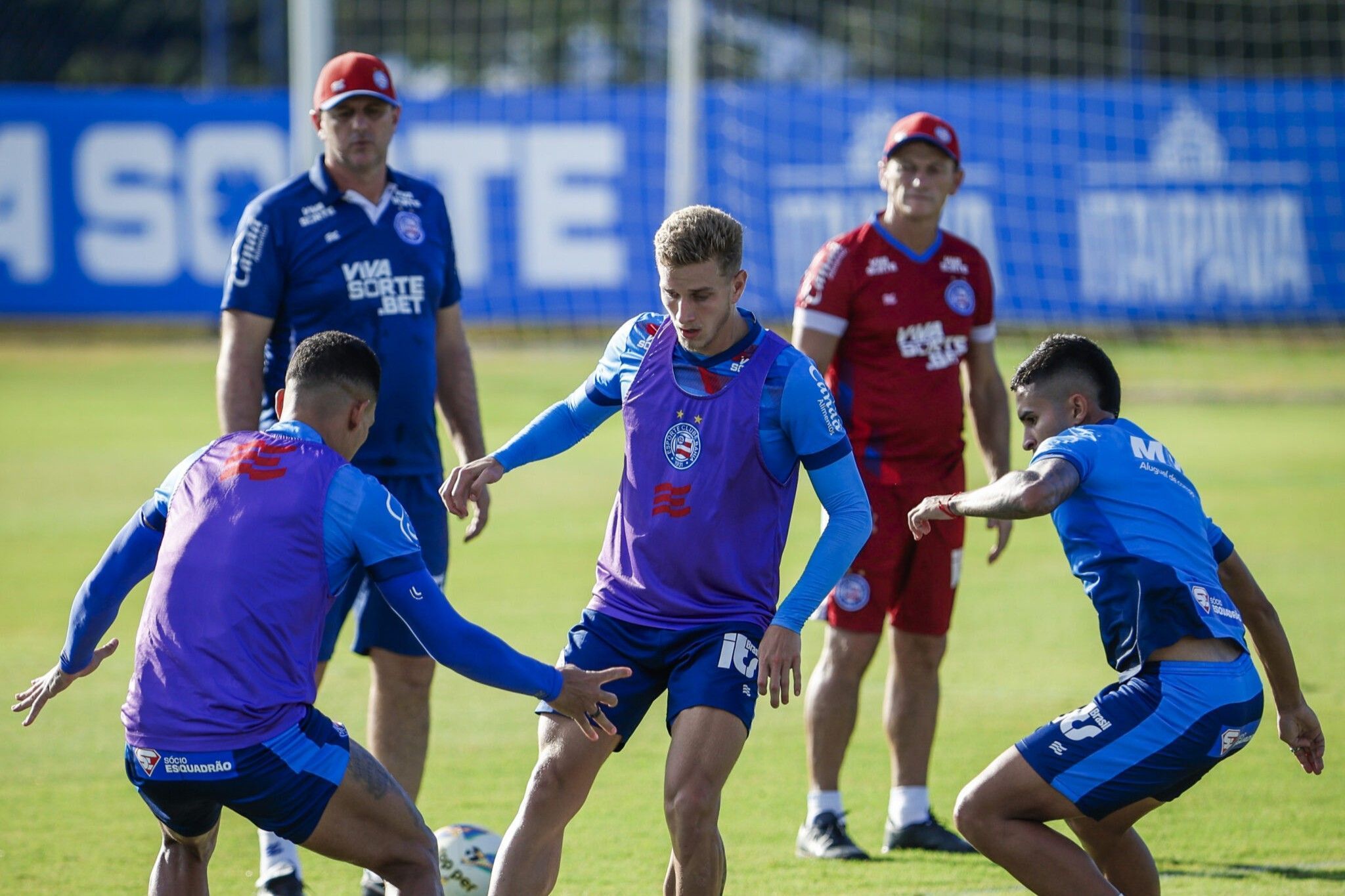 Escalação do Bahia: Ceni deve preservar jogadores desgastados contra o Vitória