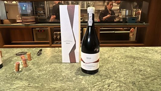 Rótulo especial da Menin Wine Company traz uvas produzidas por árvores centenárias