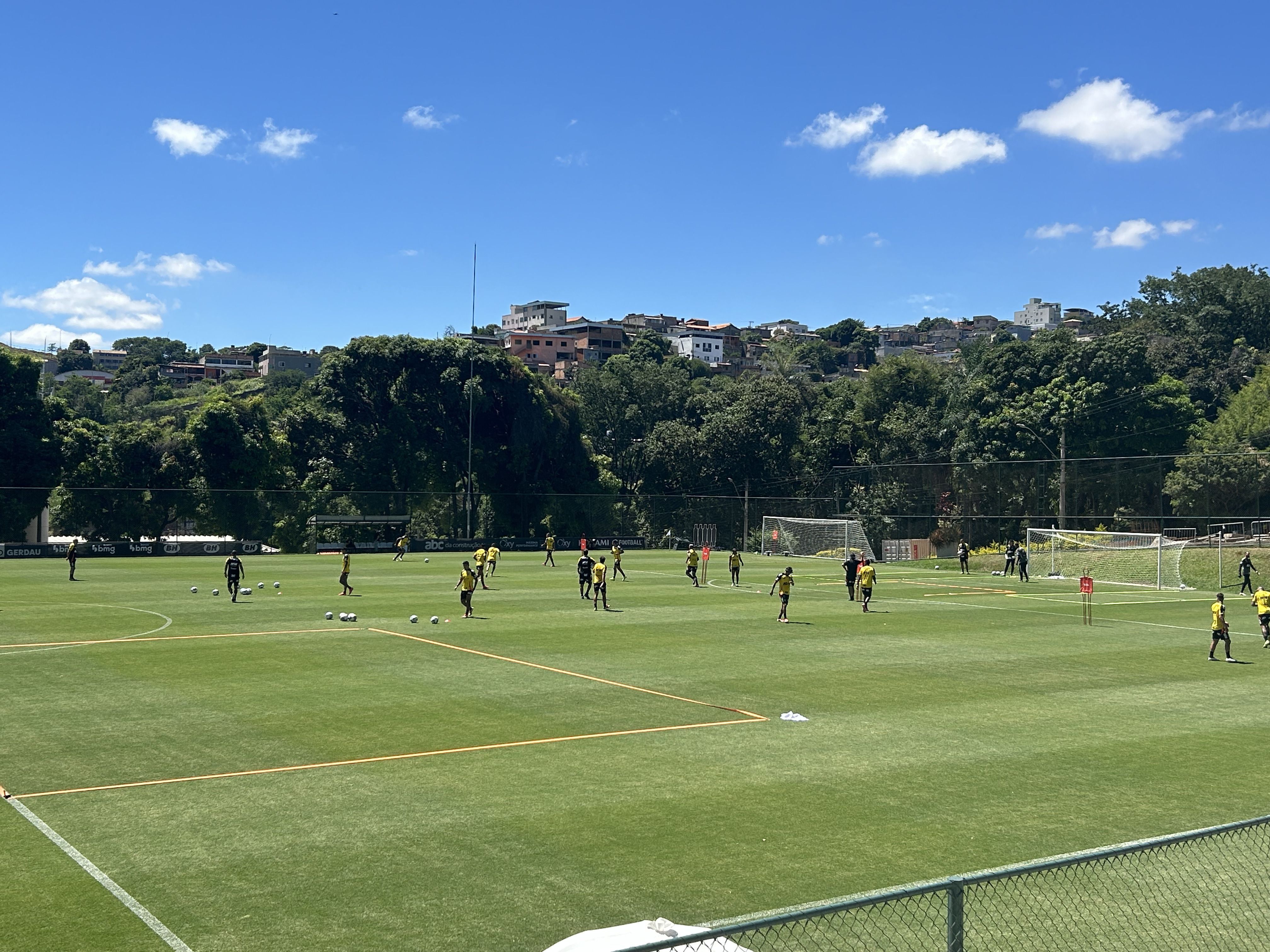 Atlético tem novidades em campo durante treinamento na Cidade do Galo
