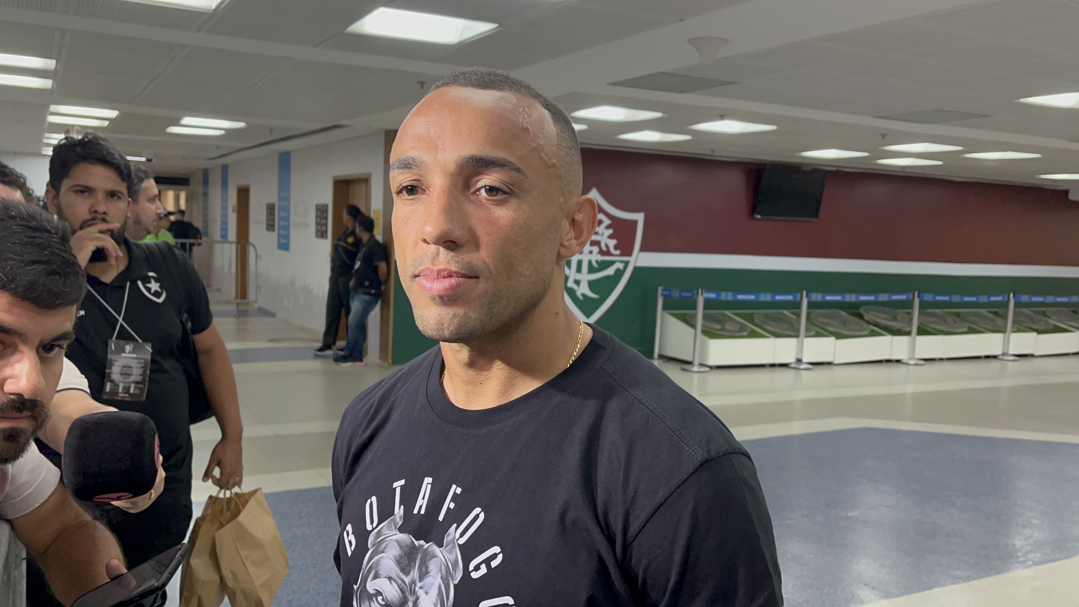 Trabalho de Fábio Matias ganha elogios no Botafogo: 'Tem a confiança do grupo'