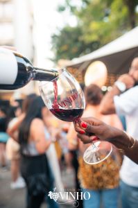 Tarde de vinhos reúne uvas como Chardonnay, Tempranillo, Malbec, Cabernet Sauvignon e Carménère