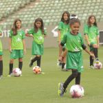 Projeto social promove o encontro de meninas com jogadoras do América