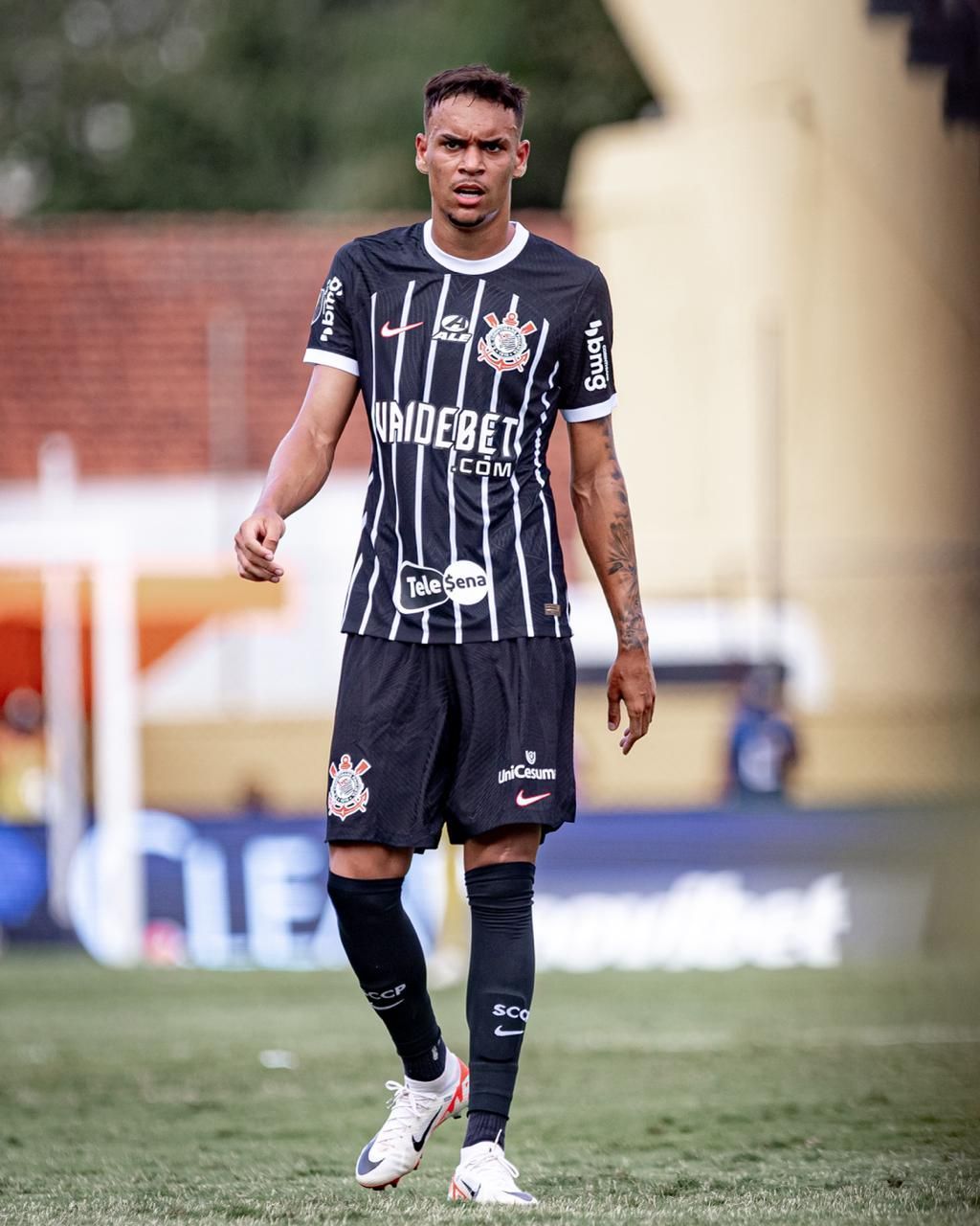 Tchoca comenta sobre estreia e projeta próximas decisões no Corinthians