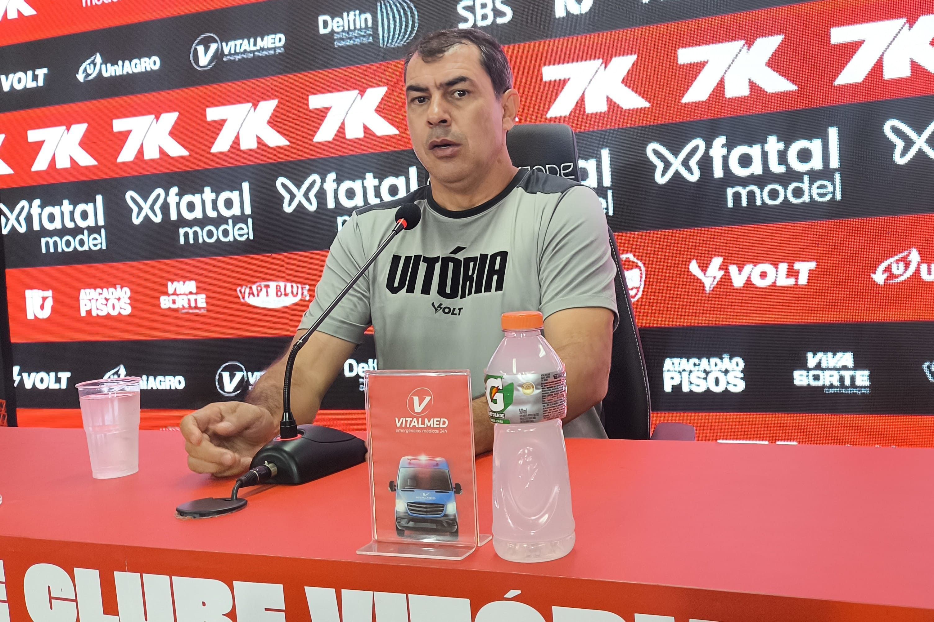 Carille revela atletas do Vitória com desgaste físico após empate com o Palmeiras