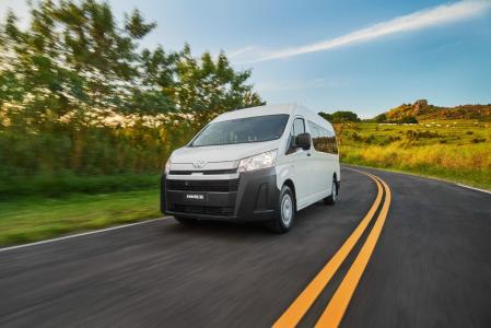 Van Toyota Hiace 15+1