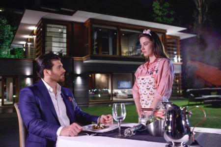 Protagonistas de Dolunay, novela turca que estreia no Brasil