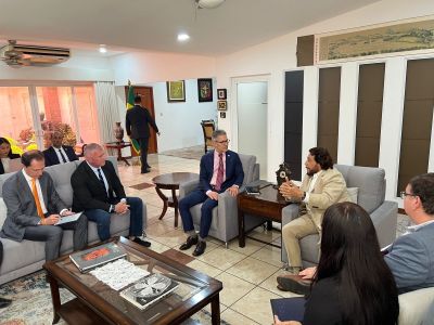 Governador de Minas Gerais, Romeu Zema (Novo) e sua comitiva foram recebidos pelo vice-presidente de El Salvador, Félix Ulloa
