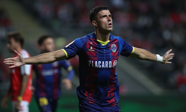 Corinthians encaminha contratação de centroavante espanhol