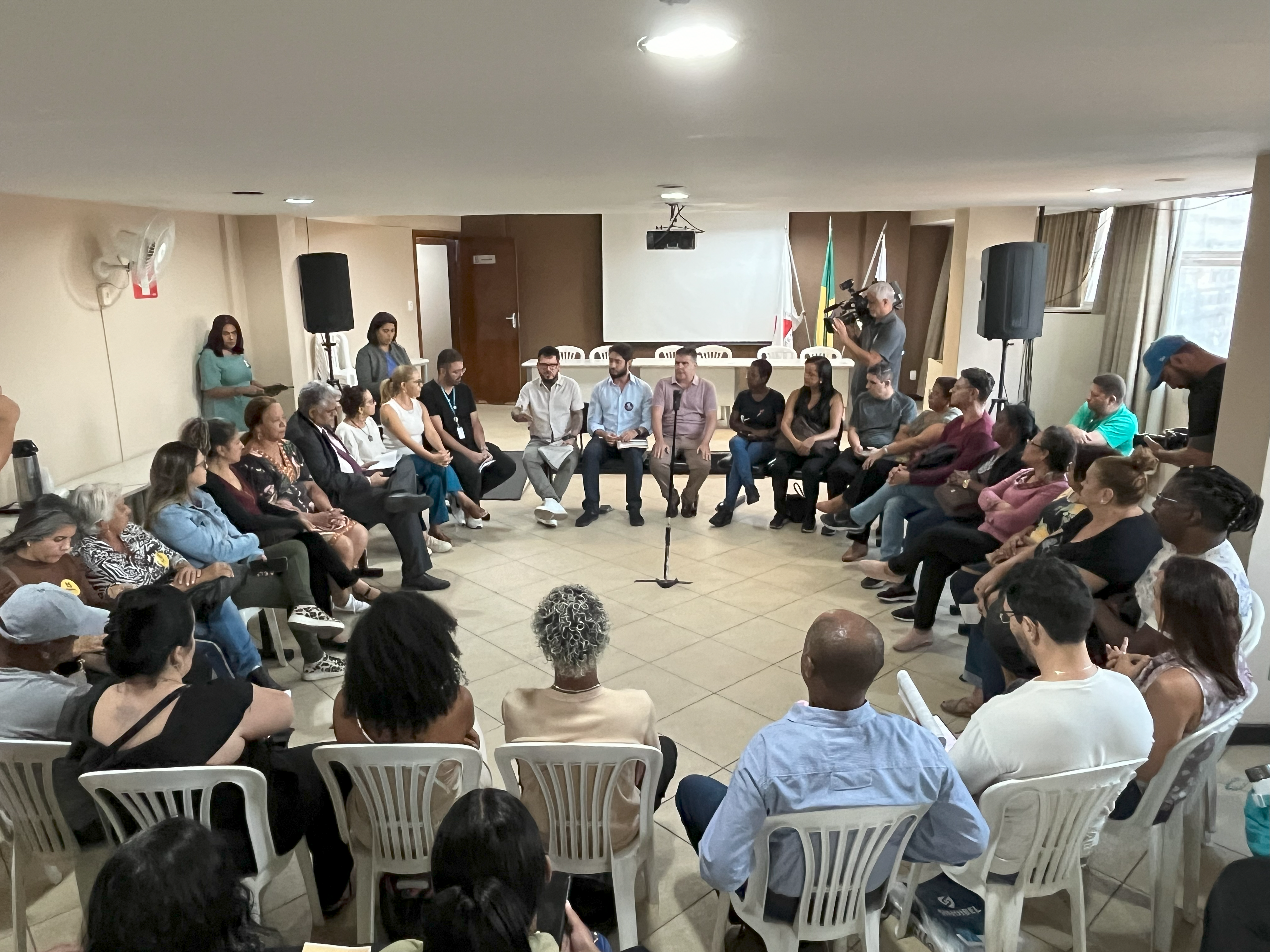 Em reunião com servidores municipais de BH, Gabriel Azevedo (MDB) faz criticas a adversários
