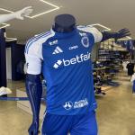 Cruzeiro lança novo uniforme para a temporada 2025; veja fotos