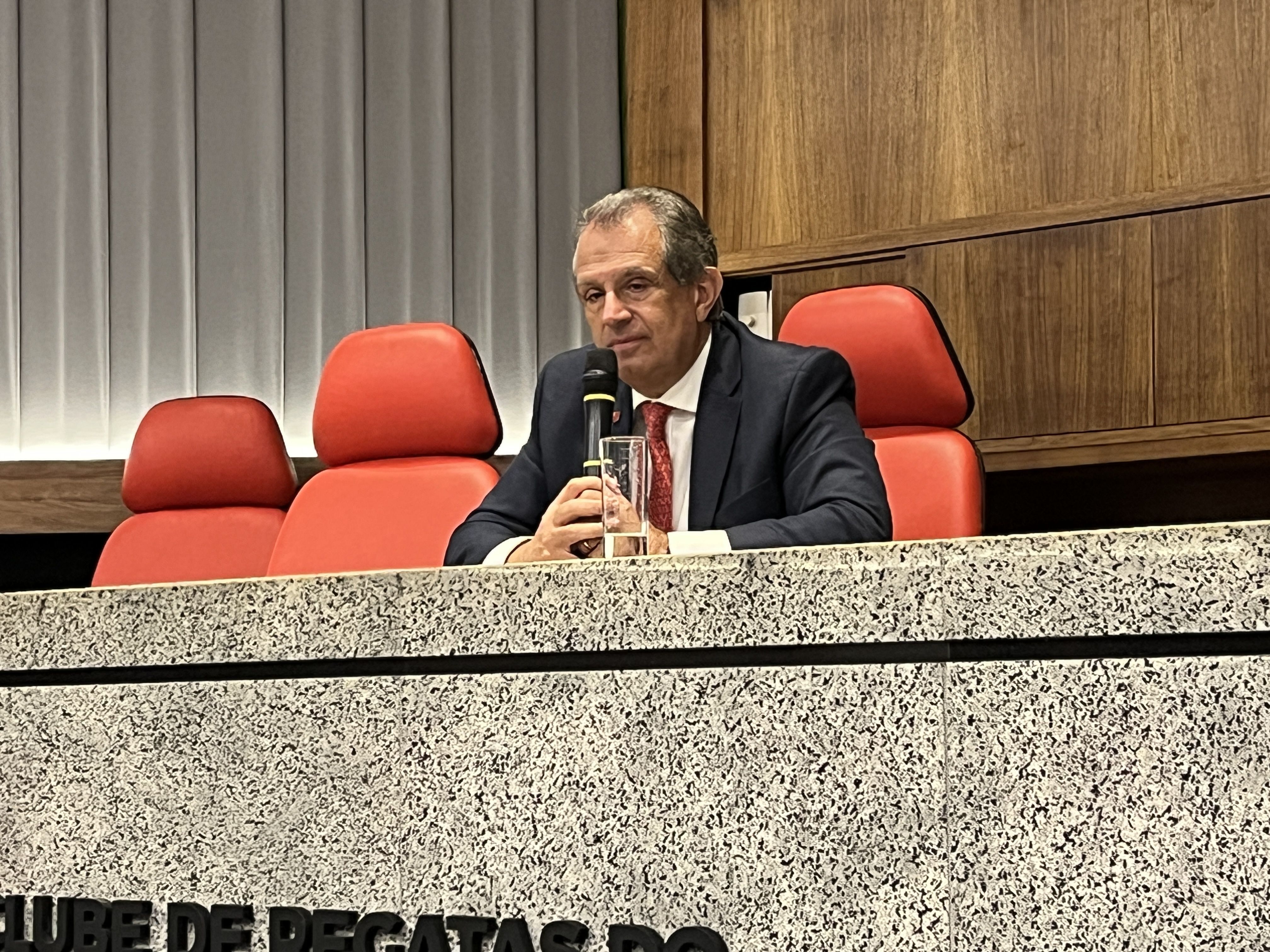 Presidente do Flamengo evita previsão para inauguração do estádio: 'Não existe estudo'